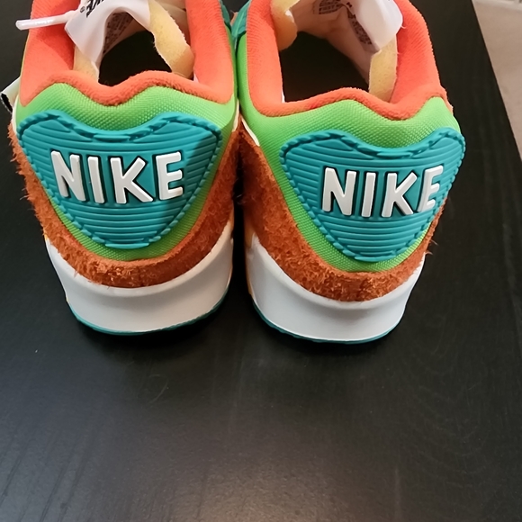 Nike Air Max 90 SE - Picture 3 of 9